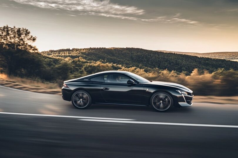 Comment le design du Peugeot 406 coupé a influencé l'esthétique automobile moderne
